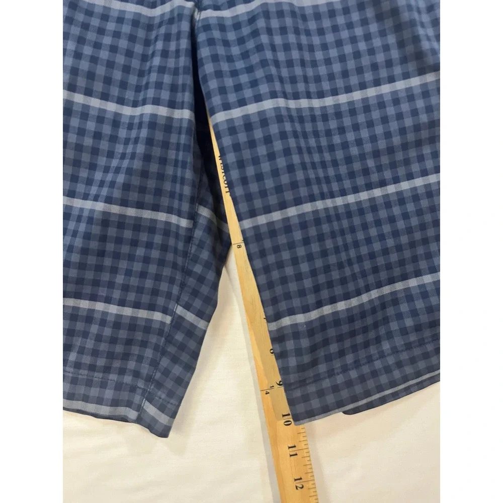 Under Armour Mens Blue Plaid Golf Shorts Size 30 Flat Front Performance Active
